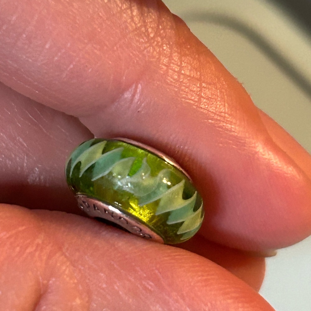 Pandora Vibrant Green Zigzag Charm - Picture 5 of 7